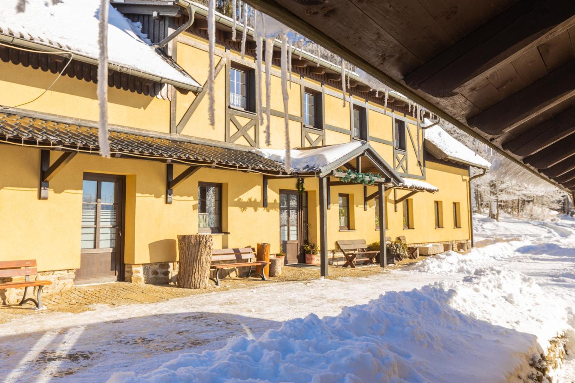 Penzion Chlustov สตราชนี ภายนอก รูปภาพ